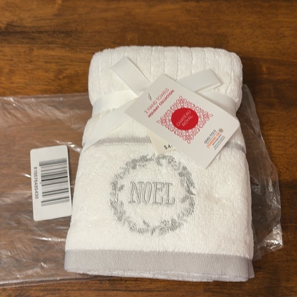 NWT Caro Home Chateau Royal NOEL & PEACE DOVE Hand Towel Set White/Silver - Picture 1 of 9
